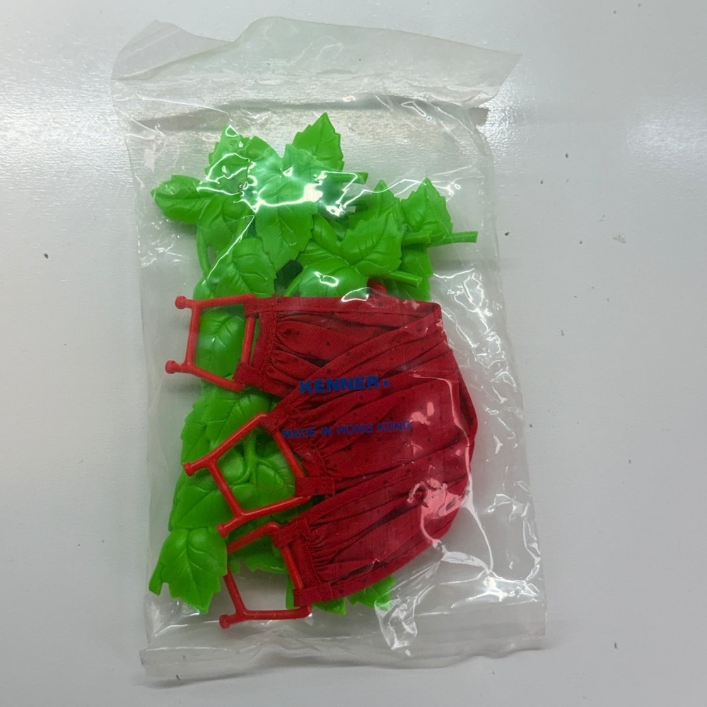 Vintage Kenner Strawberry Shortcake Berry Happy Home Parts Lot Leaves Curtains